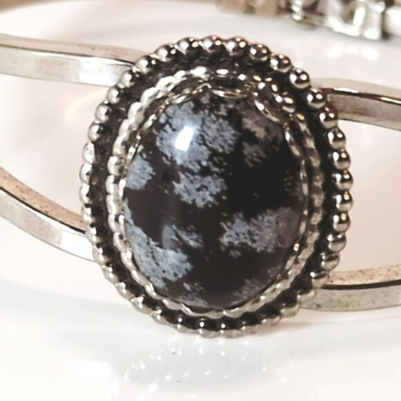 Vintage Snowflake Obsidian Cabochon Silver Tone Cuff Hinge Bracelet - Picture 2 of 6